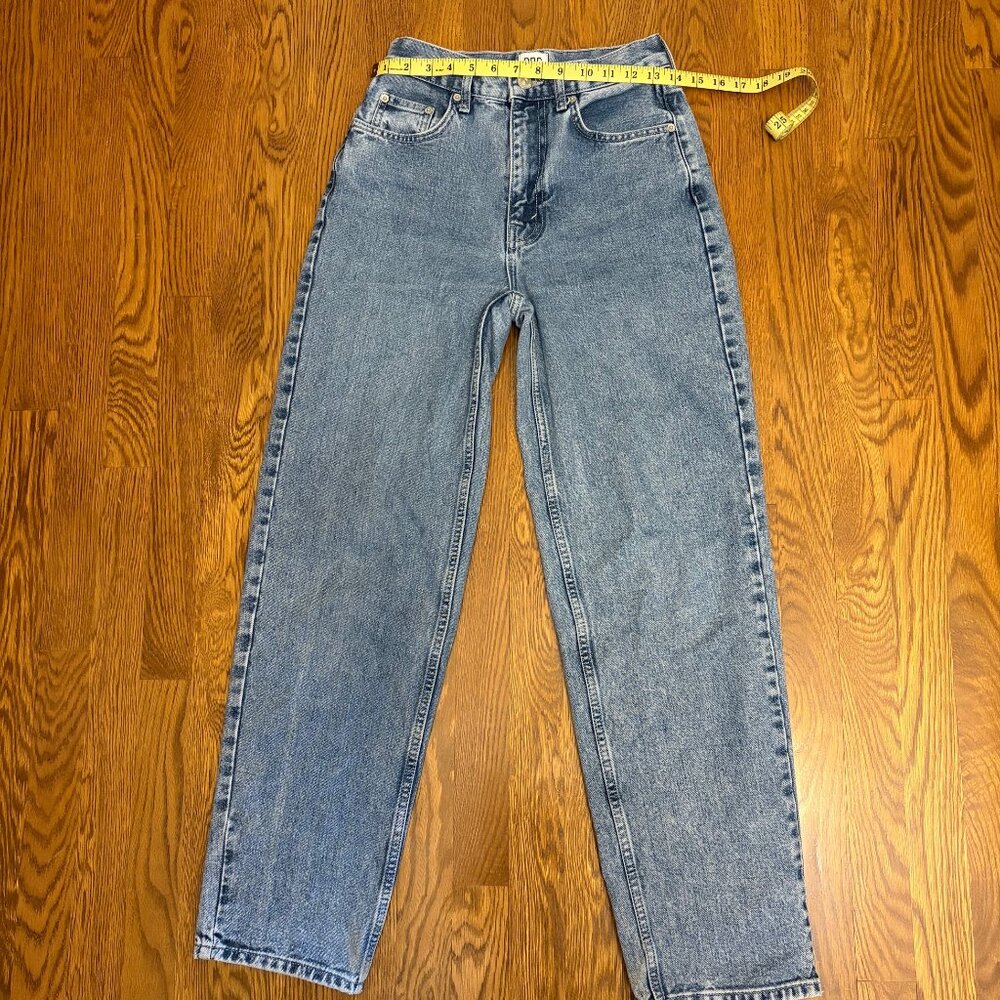 High-rise baggy jeans`- Urban Outfitter
